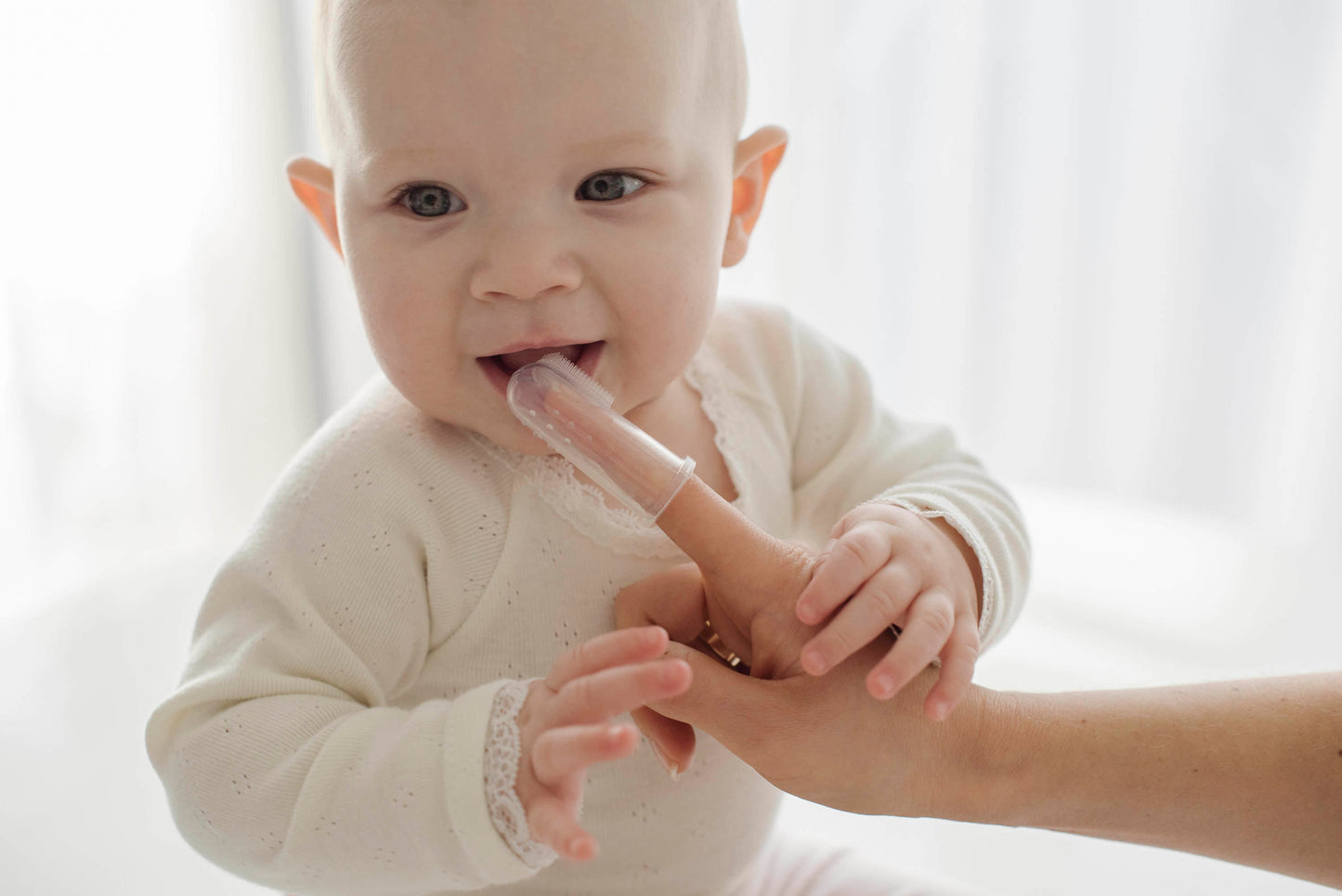 Cepillo de dientes de dedo con masajeador de encías